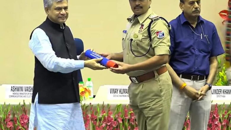 नई दिल्ली के विज्ञान भवन में रेलवे सुरक्षा बल का अलंकरण समारोह (Investiture Ceremony) आयोजित हुआ