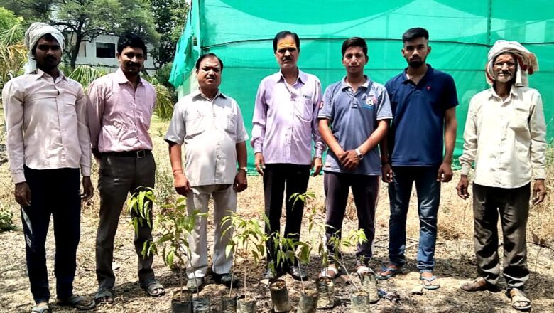 *पौधों के समूह कार्बन डाइ ऑक्साइड लेकर वनऑक्सीजन छोड़कर पर्यावरण को सर्वोत्तम तरीके से संतुलित करते हैं – डॉ आदि नाथ*