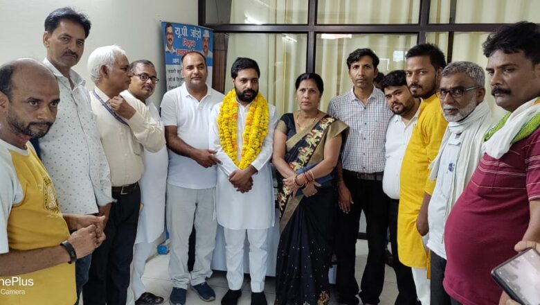 *आप के नवनियुक्त महानगर अध्यक्ष सर्वेश यादव के प्रयागराज प्रथम आगमन पर पार्टी कार्यकर्ताओं ने किया स्वागत ।*