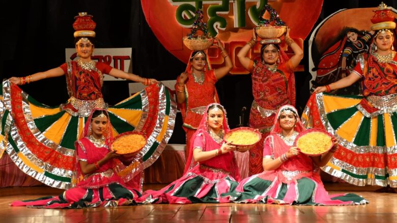 *”आस्था समिति” द्वारा “लोक रंग बहार” का आयोजन* *लोक कलाकारों ने बिखेरी सांस्कृतिक छटा*