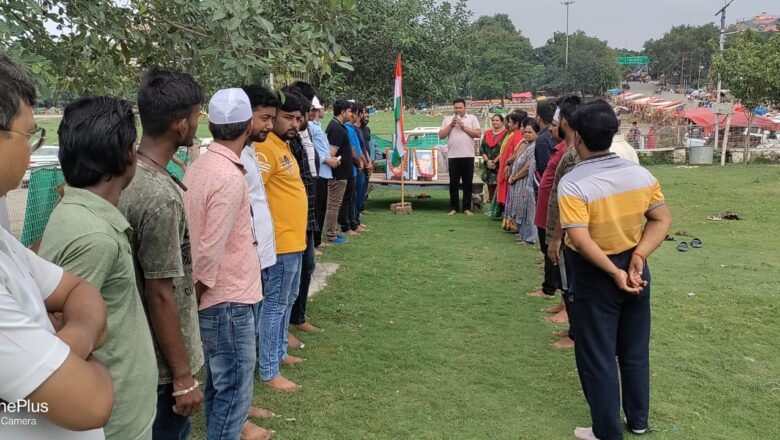 *आप काशी प्रांत के अध्यक्ष पवन तिवारी के उपस्थिति में लगी तिरंगा शाखा: सर्वेश यादव*