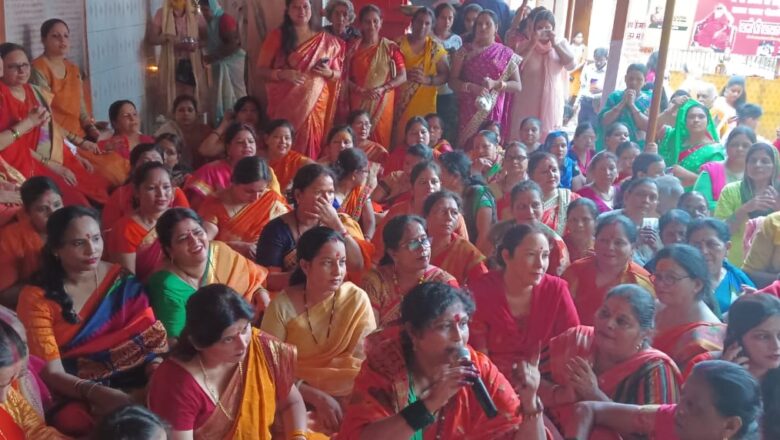 सावन में बही भक्ति सुरों की बयार बरसाना भजन परिवार द्वारा मनकामेश्वर में किया गया गीतों से अभिषेक*