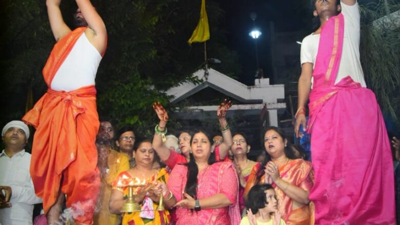 भाजपा मुट्टीगंज मंडल के तत्वाधान मे सावन के अवसर पर मुट्ठीगंज *भोलेगिरी मंदिर कटघर* मे महाआरती की गई 