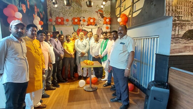 अखिल भारतीय उद्योग व्यापार मंडल की एक आवश्यक बैठक होटल इंजंस रूफ पार्क मैं संपन्न हुई