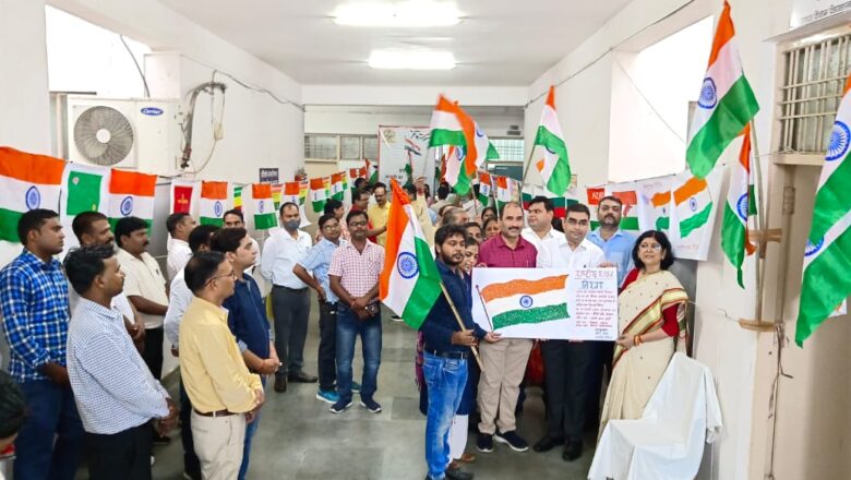 तिरंगे के सफरनामा में स्वतंत्रता संग्राम की झांकी का प्रदर्शन,मुविवि में निबंध,पेंटिंग एवं स्लोगन प्रतियोगिता का आयोजन