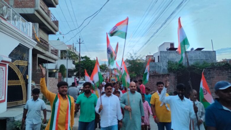 संस्कार वाटिका न्यास ने गरीब असहाय बच्चों को आम धारा के साथ जोड़ने के संकल्प के साथ निकाली तिरंगा यात्रा