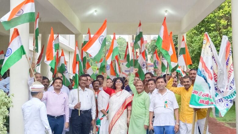 आन, बान, शान और स्वाभिमान का प्रतीक है तिरंगा- प्रोफेसर सीमा सिंह,मुविवि में कुलपति ने किया ध्वजारोहण