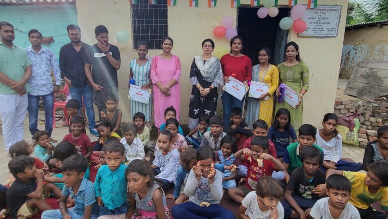 शिक्षक दिवस की पूर्व संध्या पर तेलियरगंज स्थित मेंहदौरी में शिक्षक सम्मान समारोह का आयोजन किया गया