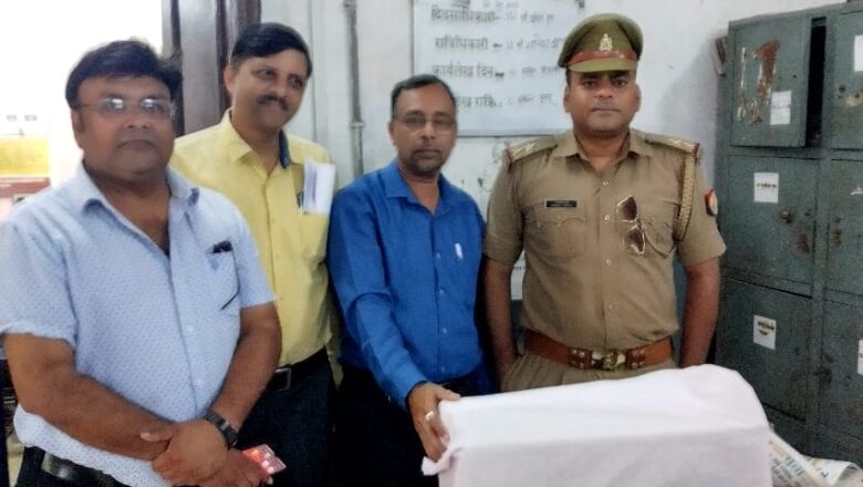 व्यापारियों एवम पुलिस की सजगता से बरामद हुए लैपटॉप