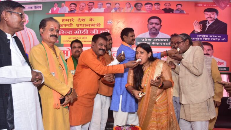 मोदी जी सेना संगठन के बैनर तले PM मोदी का जन्मदिन मनाया गया