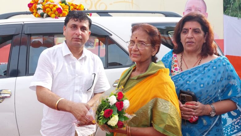 फूलपुर सांसद ने प्रधानमंत्री के व्यक्तित्व एवं कृतित्व तथा जनकल्याणकारी योजनाओं से सम्बंधित प्रदर्शनी का फीता काटकर किया शुभारम्भ