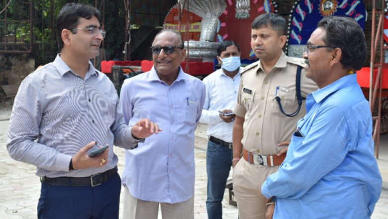 DM और SSP ने किया रामलीला मार्गों और दुर्गा पूजा पंडालो का निरीक्षण 