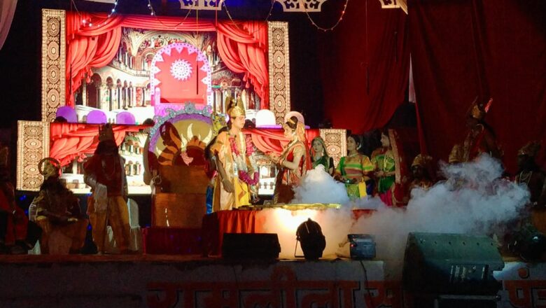 सिविल लाइंस रामलीला में धनुष भंग की लीला का मंचन किया गया