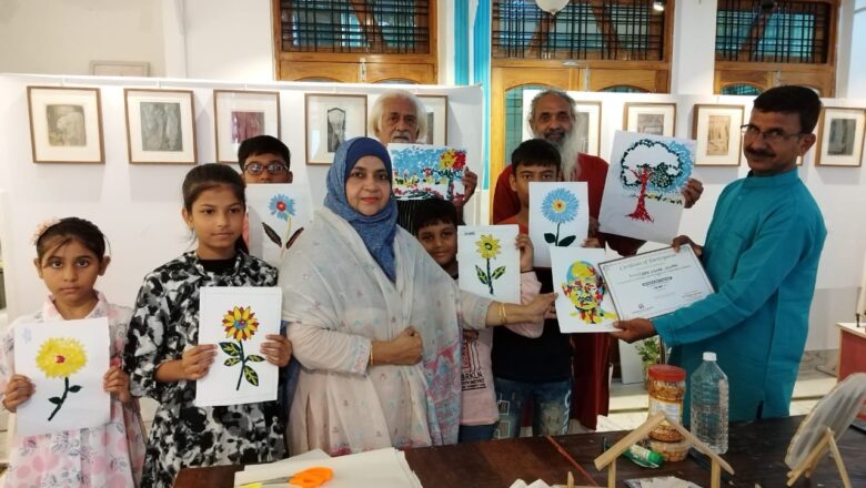 10 कलाओं की चल रही कार्यशाला खानम आर्ट गैलरी में जारी 