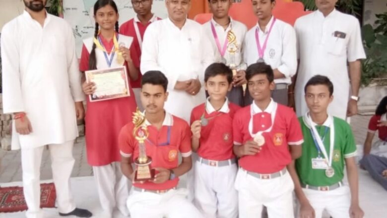 ज्ञान विज्ञान मेला में रानी रेवती देवी की अनुष्का पांडे ने स्वर्ण पदक जीता