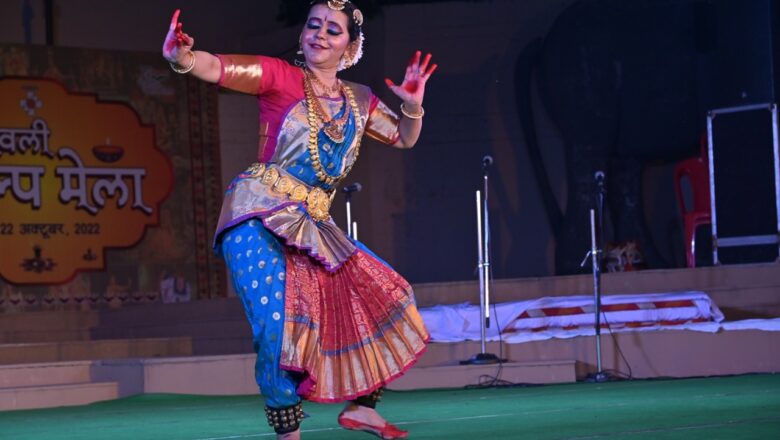 रंगारंग कार्यक्रम के साथ दीपावली शिल्प मेले का हुआ समापन