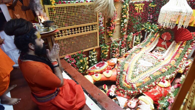 भव्य आरती के साथ लख्खा के भजन श्री राम जानकी बैठे हैं मेरे सीने में… से भक्तिमय हुआ माहौल