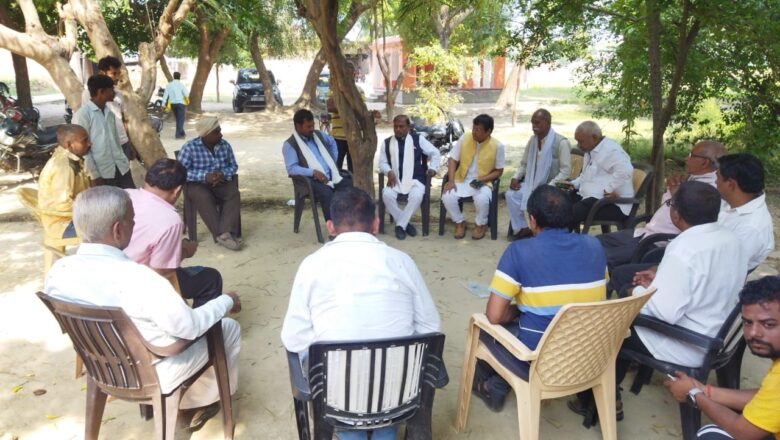 प्रगतिशील समाज पार्टी के राष्ट्रीय अध्यक्ष इंजीनियर सुनील कुशवाहा ने हंडिया सड़क हादसे में शोक संतप्त परिजनों से मुलाकात कर अपनी शोक संवेदनाएं व्यक्त की।