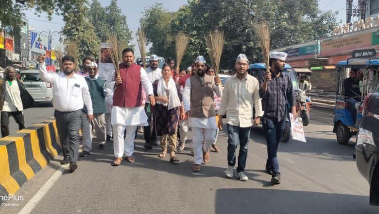 गंदगी हटाओ झाड़ू चलाओ पदयात्रा अभियान का जनता पर पड़ रहा व्यापक प्रभाव