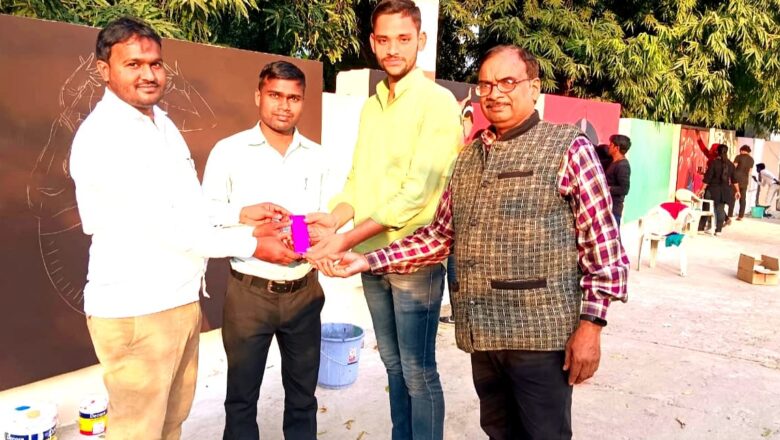 उत्तर मध्य क्षेत्र सांस्कृतिक केंद्र में कलाकार रवीद्र कुशवाहा के संयोजन में भव्य भित्ति चित्र कार्यशाला संपन्न