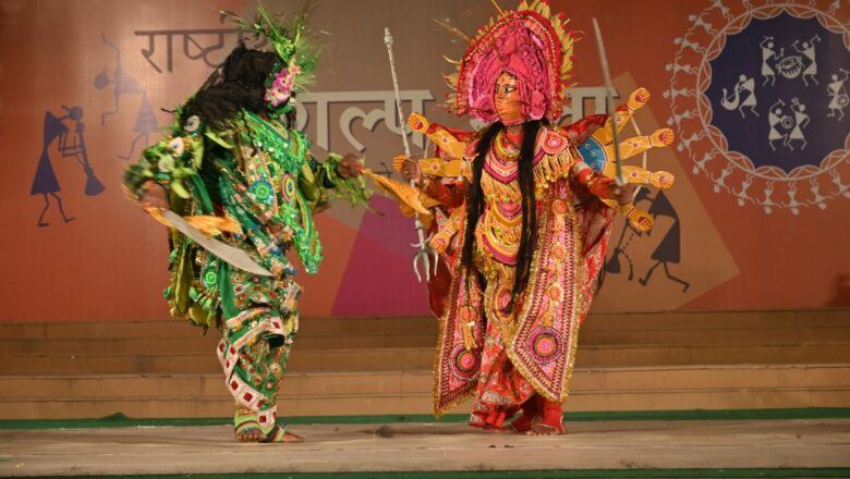 झारखण्ड का छऊ लोकनृत्य रहा आकर्षण का केंद्र,NCZCC में चल रहा है शिल्प मेला