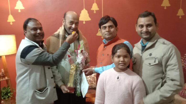 साहित्य गौरव सम्मान से सम्मानित किया गये सुधांशु उपाध्याय 