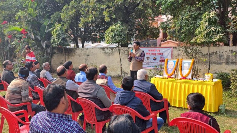 विश्व आयुर्वेद मिशन द्वारा भारत रत्न महामाना मालवीय एवं अटल जयंती पर संगोष्ठी एवं तुलसी पूजन का आयोजन