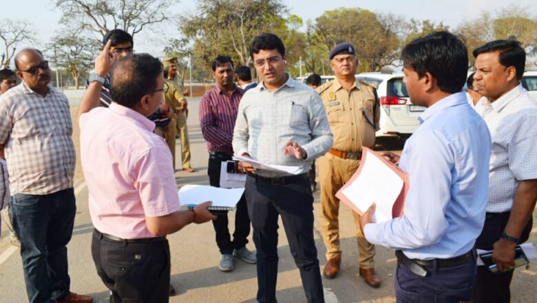 जिलाधिकारी ने कार्यक्रम को सकुशल, भव्य एवं सफलता पूर्वक सम्पन्न कराये जाने हेतु अधिकारियों के निर्धारित किए दायित्व