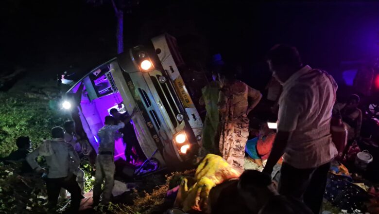 मध्यप्रदेश में तीर्थ यात्रियों से भरी बस पलटी, 10 घायल