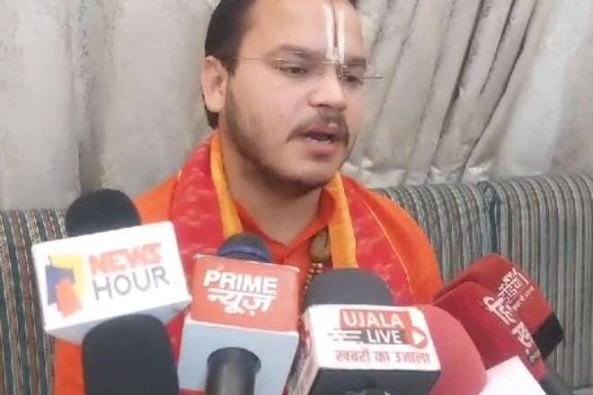 राम भद्राचार्य के उत्तराधिकारी आचार्य राम दास जी महाराज ने भारत को हिन्दू राष्ट्र बनाये जाने की मांग की