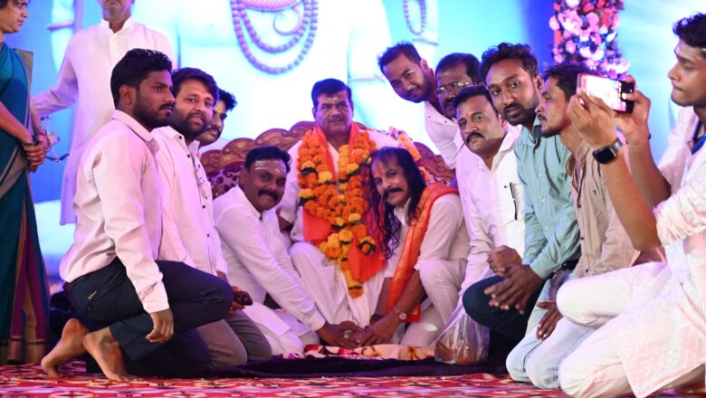 कचनार महादेव मंदिर में आयोजित पार्थिव शिवलिंग निर्माण एवँ महारुद्राभिषेक आयोजन में शामिल हुए विधायक एवँ पार्षद