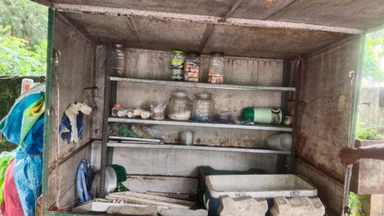 पिकेट के चंद कदमों की दूरी पर गोमती का 2 ताला काटकर 7 हजार के सामान की चोरी