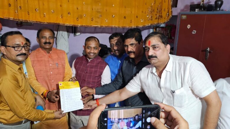 हेतापट्टी पहुंचे मंत्री नन्दी, डकैती व हत्याकांड के पीड़ित परिवार से की मुलाकात