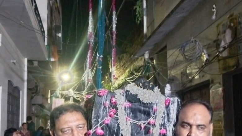 शबे चेहलुम पर रानीमंडी से निकाला गया जुलूस-दरियाबाद इमामबाड़ा सलवात अली खां में दुलदुल की ज़ियारत को जुटे हज़ारों लोग