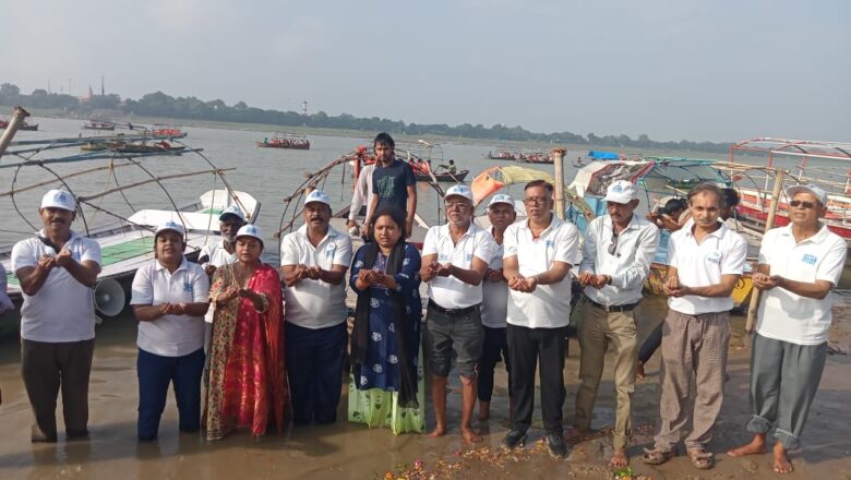 G20 की ऐतिहासिक सफ़लता पर अनामिका ने गंगा का जलाभिषेक कर मोदी जी की दीर्घायु होने की कामना की