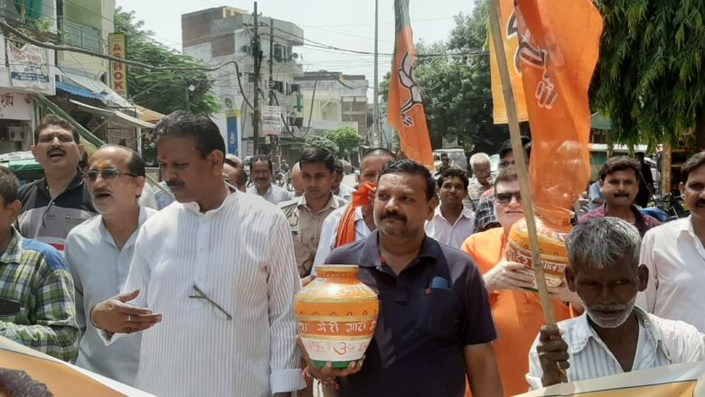 प्रयागराज महापौर के नेतृत्व में मेरी माटी मेरा देश कलश यात्रा निकाली गई