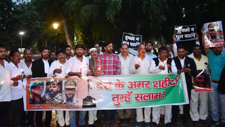 कश्मीर में शहीद जवानों को कांग्रेसियो ने दी श्रद्धांजलि