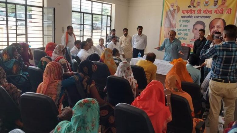 मोदी जी गरीबों,पिछड़ों दलितों के प्रति समर्पित सरकार चला रहे है-सिद्धार्थ नाथ सिंह