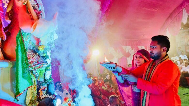 गणपति बप्पा से बच्चों को मिल रहा शिक्षा का आशीर्वाद, विधिवत पूजन से भक्त कर रहे बप्पा को प्रसन्न