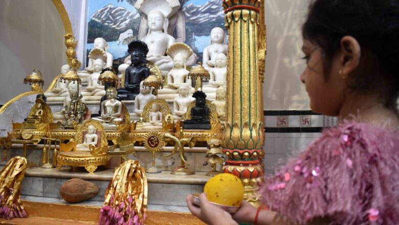 दसलक्षण पर्व के अंतिम दिन जैन मंदिरों में बड़े धूमधाम से उत्तम ब्रहाचार्य धर्म की आराधना की गयी