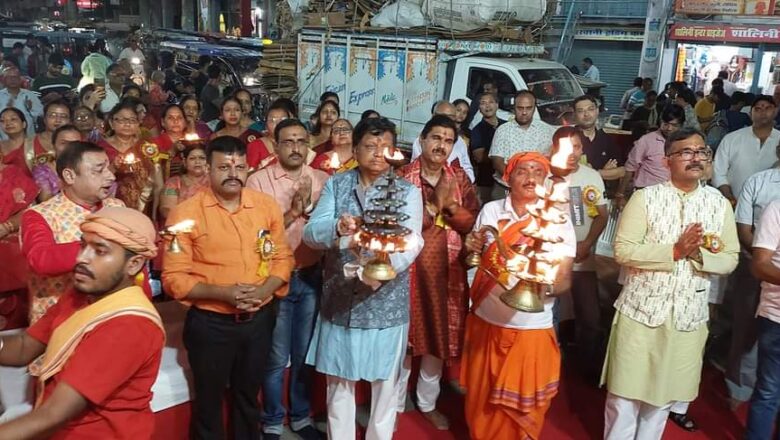 अग्रसेन जयंती पर अग्रसेन चौराहे पर महाराजा अग्रसेन का हुआ पूजन,की गई सुख समृद्धि की कामना