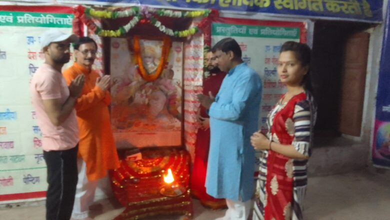 सरस्वती संगीतालय परिसर में आयोजित कार्यक्रम में की गई देवी उपासना