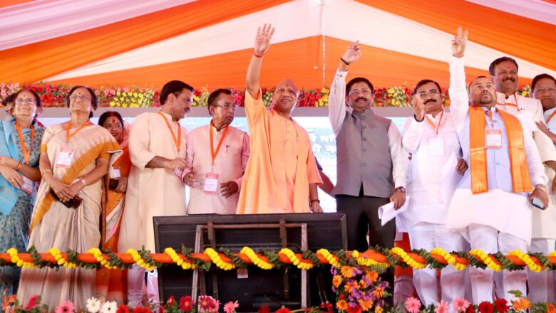 जाति पांति पूछे नहीं कोई हरि का भजे सो हरि का होई -योगी आदित्यनाथ,पिछड़ा वर्ग के सम्मेलन को सम्बोधित किया योगी आदित्यनाथ ने