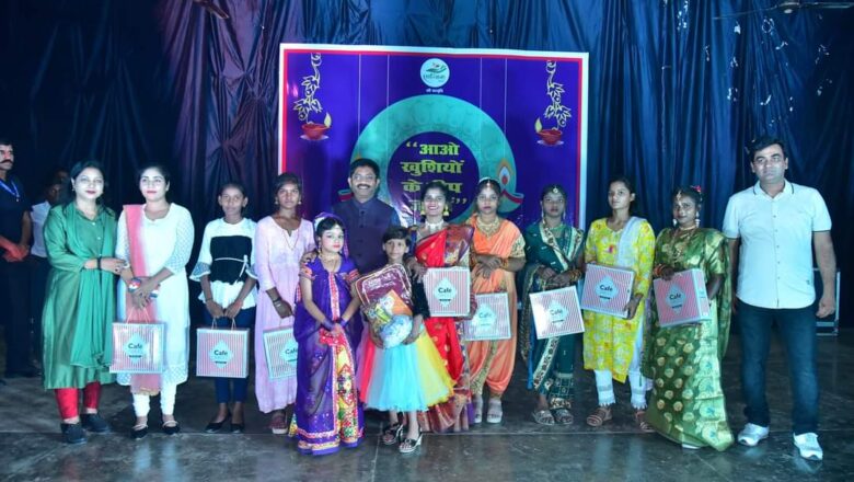 सात्विक संस्था ने मनाई शानदार दीपावली,असहाय,दिव्यांग और बुजुर्गों को बांटे उपहार