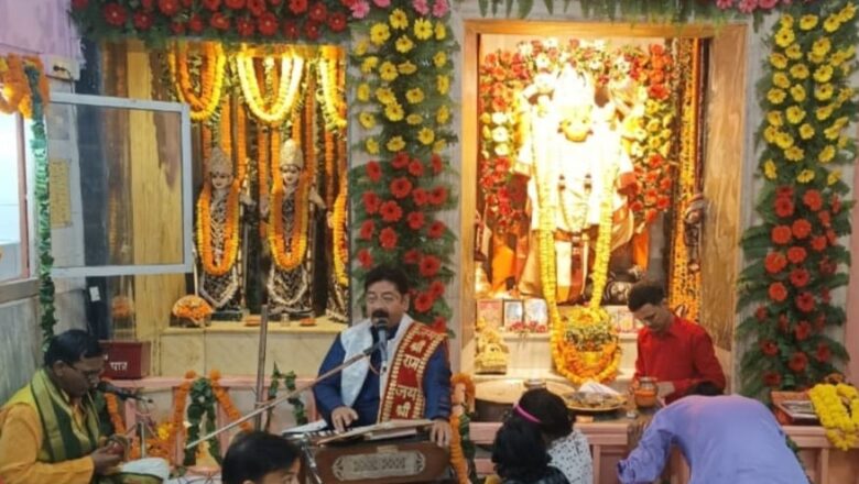 मनोज गुप्ता ने संगीतमय सुंदरकांड एवं भजनों से भक्तों को मंत्रमुग्ध किया