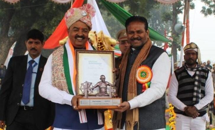 डिप्टी सीएम केशव प्रसाद मौर्य ने पुलिस लाइन प्रयागराज में ली सलामी