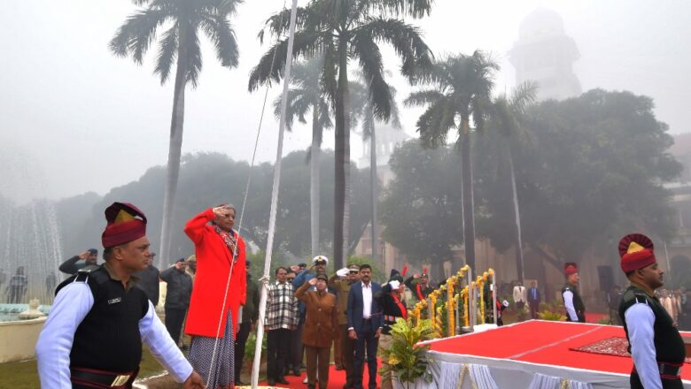 इलाहाबाद विश्वविद्यालय में आज गणतंत्र दिवस समारोह संपन्न, उत्कृष्ठ कार्य के लिए शिक्षक और कर्मचारी सम्मानित