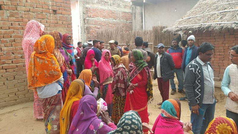 धारदार हथियार से पति-पत्नी की हत्या,मामला संदिग्ध