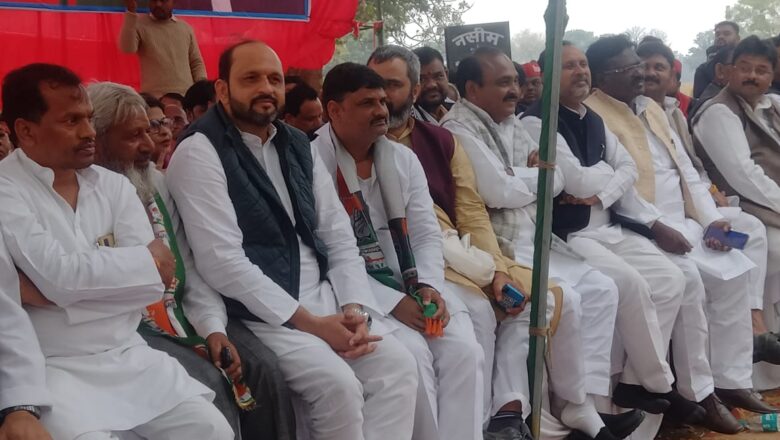 मंच पर दिखी इंडिया गठबंधन कि एकता, कांग्रेसियों ने लिया लोकसभा तैयारी में हिस्सा