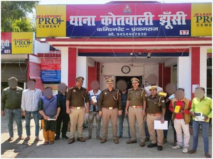 संगम क्षेत्र में माघ मेला के दौरान गुम हुए 10 मल्टीमीडिया मोबाइल फोन थाना झूंसी पुलिस व नगर सर्विलांस सेल की संयुक्त टीम द्वारा बरामद कर मोबाइल धारकों को सुपुर्द किये 